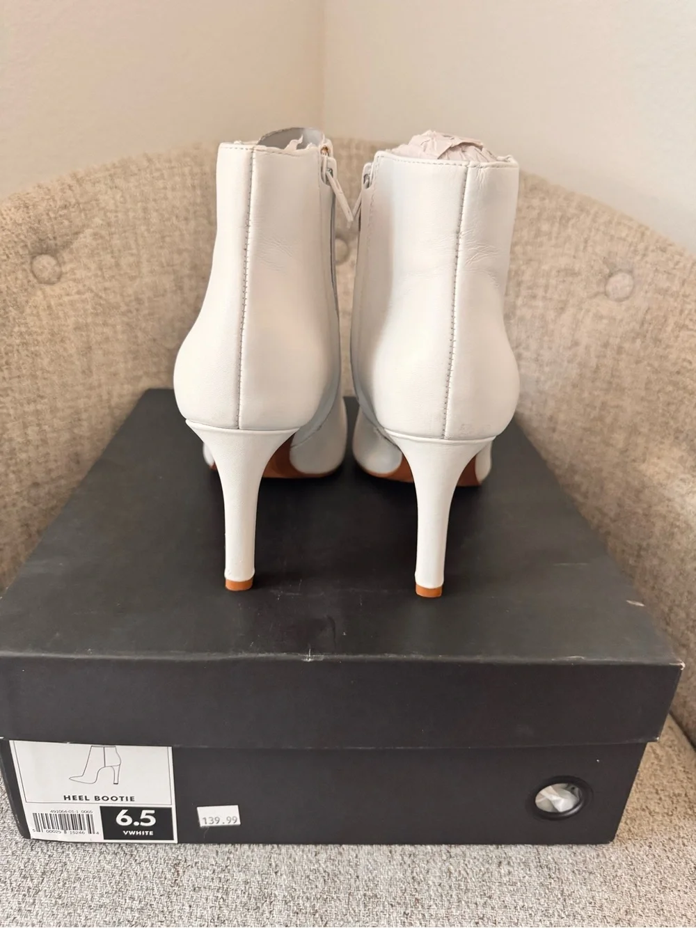 Banana Republic Women's Ankle Booties in Off-White - Classic Pointed Toe 6.5